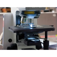Микроскоп Axio Scope.A1 СИД для проходящего света светлого поля, эргономика оборудования